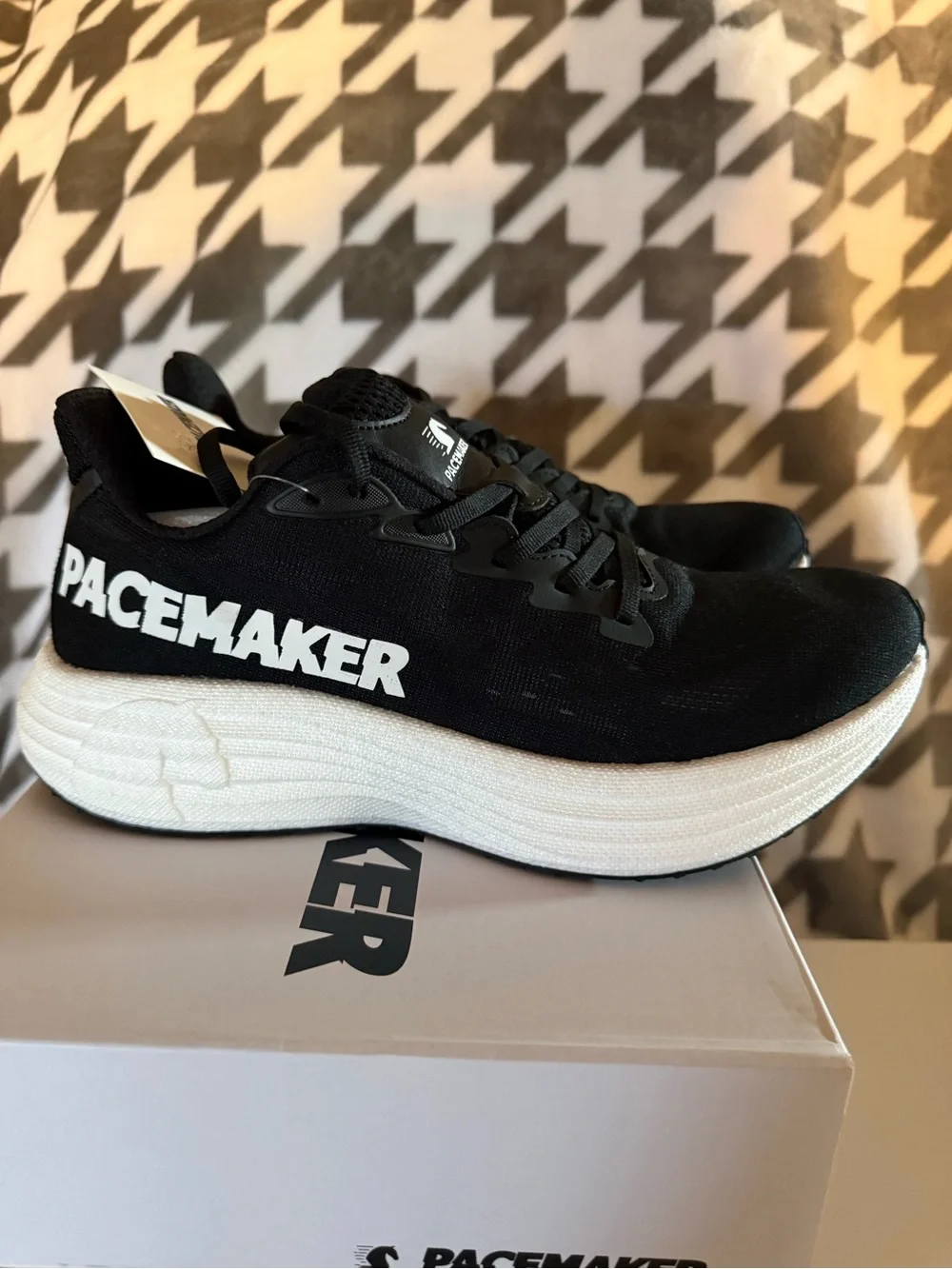 Pacemaker Men’s Low Top Lace-Up Athletic Sneaker Black/White Solid